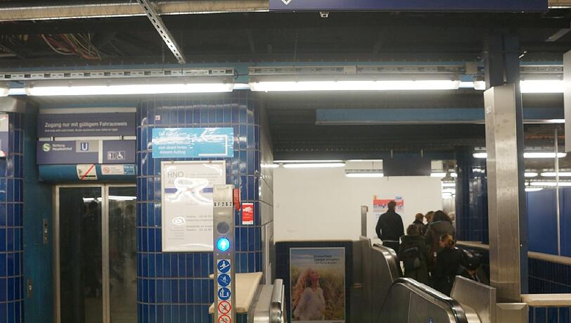 Die Rolltreppen zur U-Bahn sind ab der kommenden Woche gesperrt. Die Rolltreppen zur U-Bahn sind ab der kommenden Woche gesperrt.