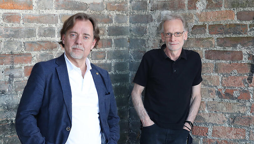 Stadtführer und Autor Christian Baier (55, l.) und Fotograf und Galerist Peter Litvai (64) kann nach der Recherche kaum noch etwas erschrecken.