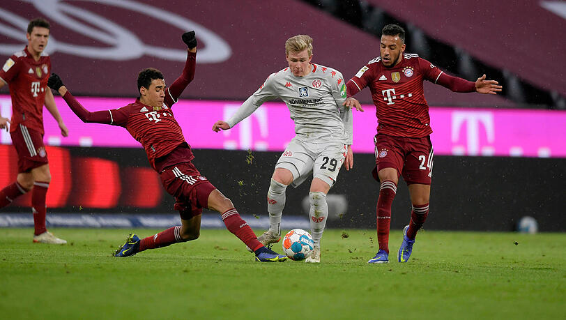 Jamal Musiala (l.) und Corentin Tolisso (r.) verletzten sich im Spiel gegen Mainz.