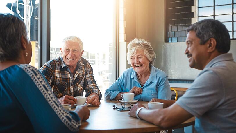 Jeder soll sich im Alter den Kaffee im Caf&eacute; leisten k&ouml;nnen, sagt Andreas Hoffmann. Nur wie?