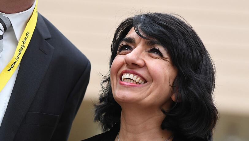 Freude bei der Neuen: Muhterem Aras ist am Mittwoch zur Landtagspräsidentin Baden-Württembergs gewählt worden. Freude bei der Neuen: Muhterem Aras ist am Mittwoch zur Landtagspräsidentin Baden-Württembergs gewählt worden.