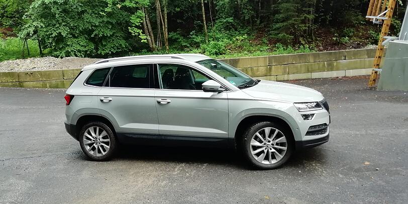 Klassische SUV-Formen: Der 4,38 Meter lange Karoq bietet reichlich Platz.