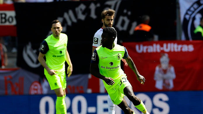 Marcel Bär (li.) und Joseph Boyamba beim SPiel gegen Rot-Weiss Essen.