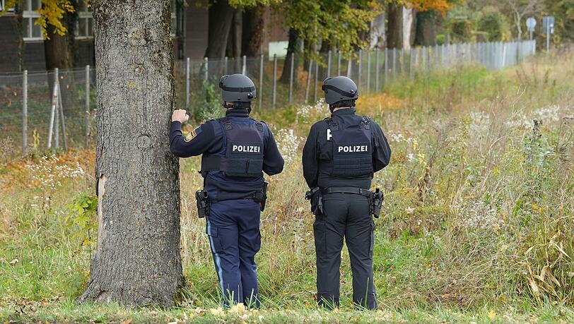 Polizisten ermittelten am Tag nach dem Vorfall zur Ursache und dem genauen Hergang.