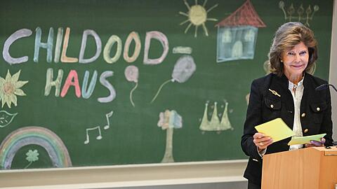 Königin Silvia setzt sich seit Jahren für Kinder ein. (Archivbild) Königin Silvia setzt sich seit Jahren für Kinder ein. (Archivbild)