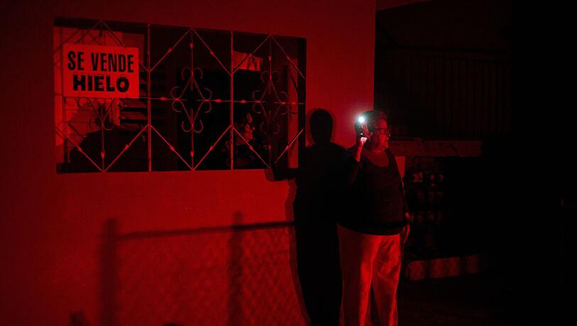 Wegen der Energiekrise m&uuml;ssen die Kubaner seit Jahren t&auml;glich stundenlang ohne Elektrizit&auml;t auskommen. (Archivbild)