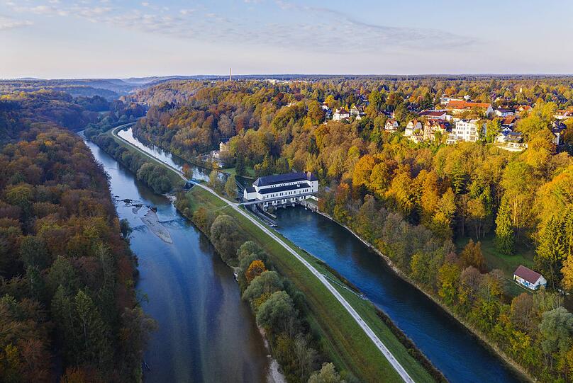 Das Isartal unterhalb von Pullach. Auf der Mittelinsel lässt es sich wunderbar vom Isarkraftwerk Baierbrunn bis zur Großhesseloher Brücke flanieren. Das Isartal unterhalb von Pullach. Auf der Mittelinsel lässt es sich wunderbar vom Isarkraftwerk Baierbrunn bis zur Großhesseloher Brücke flanieren.