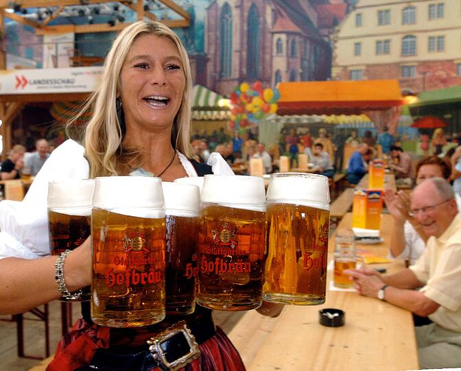 Die Maß auf der Wiesn wird wieder teurer.