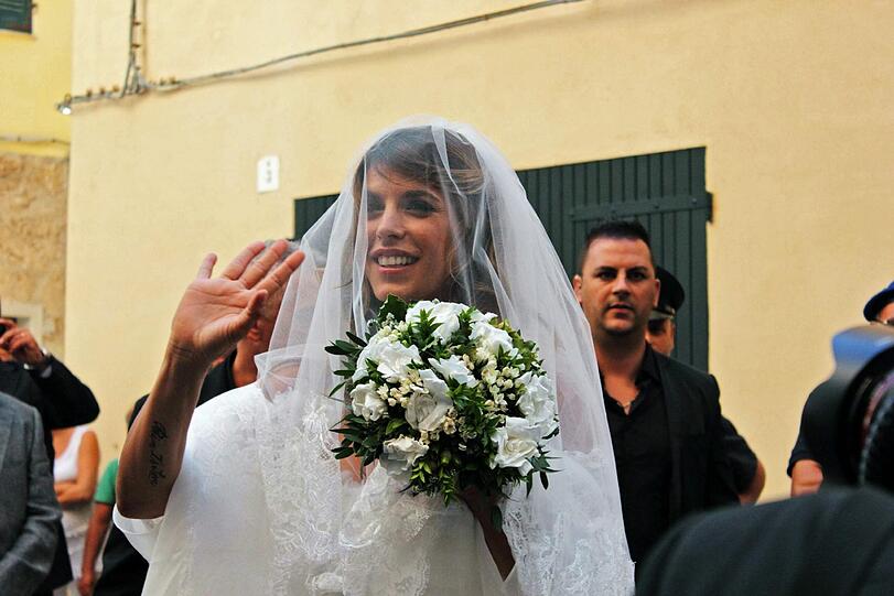 Elisabetta Canalis hat auf Sardinien den Chirurgen Brian Perri geheiratet.