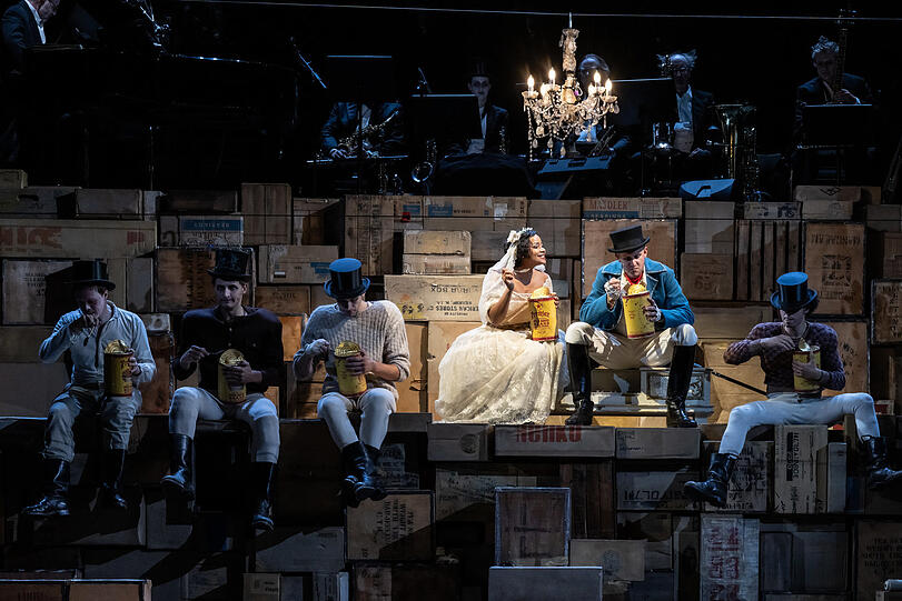 „Die Dreigroschenoper“ von Brecht und Weill im Residenztheater. „Die Dreigroschenoper“ von Brecht und Weill im Residenztheater.