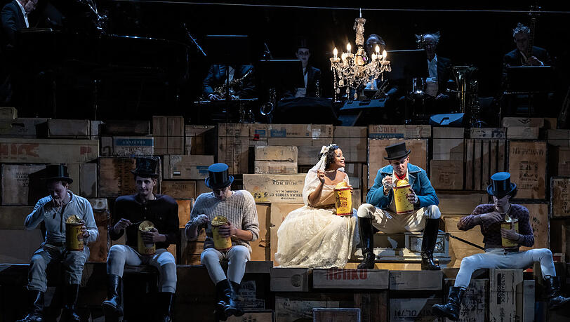 „Die Dreigroschenoper“ von Brecht und Weill im Residenztheater. „Die Dreigroschenoper“ von Brecht und Weill im Residenztheater.