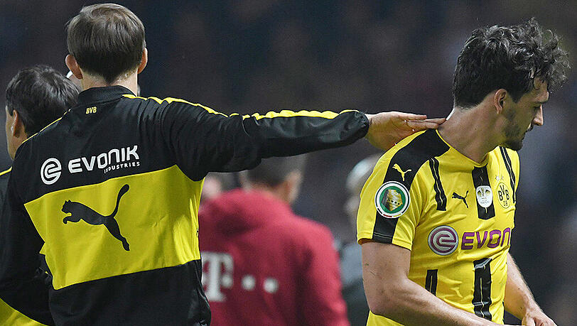 BVB-Trainer Thomas Tuchel und Mats Hummels (rechts) unmittelbar nach dessen Auswechslung. BVB-Trainer Thomas Tuchel und Mats Hummels (rechts) unmittelbar nach dessen Auswechslung.
