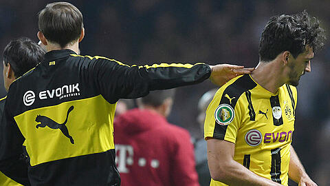 BVB-Trainer Thomas Tuchel und Mats Hummels (rechts) unmittelbar nach dessen Auswechslung.