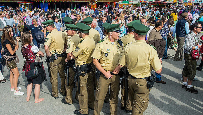 Polizei auf der Wiesn: 17 Tage Dauereinsatz. Polizei auf der Wiesn: 17 Tage Dauereinsatz.