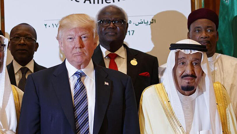 US-Präsident Donald Trump und der saudische König Salman (r) in Riad.