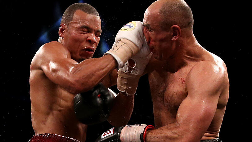 Arthur Abraham (r) musste gegen Chris Eubank jr. harte Treffer einstecken. Foto: Pa Wire Arthur Abraham (r) musste gegen Chris Eubank jr. harte Treffer einstecken. Foto: Pa Wire