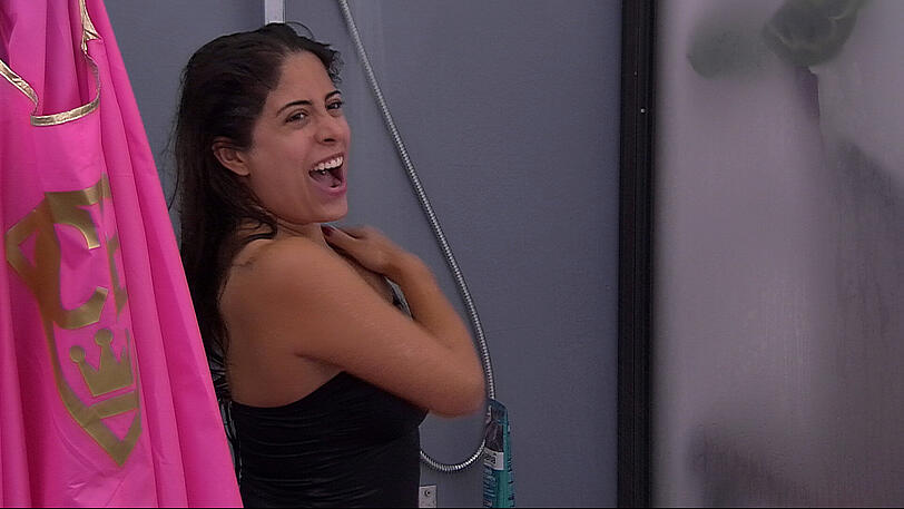 Tag 3 bei Promi Big Brother: Ela duscht und flüchtet vor Schill.