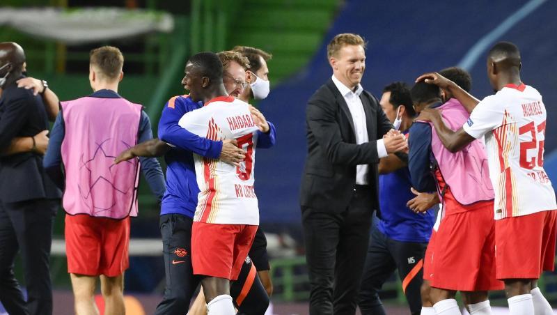Die Spieler von Leipzig freuen sich nach dem Sieg mit dem Betreuerstab. Die Spieler von Leipzig freuen sich nach dem Sieg mit dem Betreuerstab.