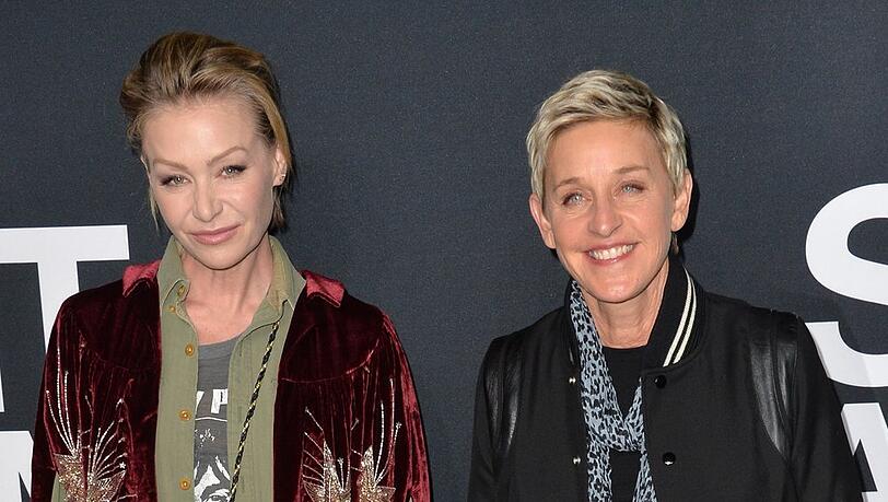 Portia de Rossi (li.) und Ellen DeGeneres haben 2023 ihr Ehegelübde erneuert. Portia de Rossi (li.) und Ellen DeGeneres haben 2023 ihr Ehegelübde erneuert.