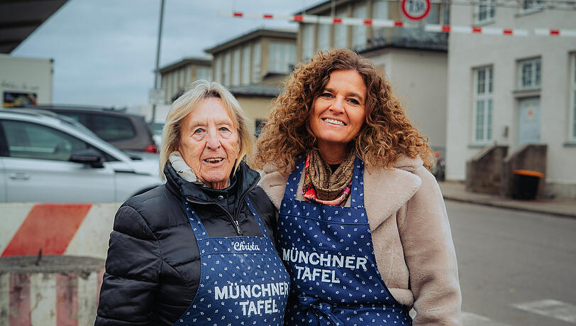 Christiana Nikolasaschwili (l.) und Iris Pscherer engagieren sich ehrenamtlich bei der M&uuml;nchner Tafel.