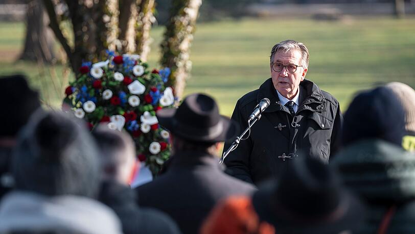 Aschaffenburgs Oberbürgermeister Jürgen Herzing (SPD) lobte den Zusammenhalt in der Stadt nach der Tat. Aschaffenburgs Oberbürgermeister Jürgen Herzing (SPD) lobte den Zusammenhalt in der Stadt nach der Tat.