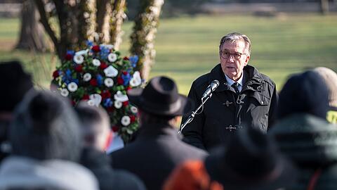 Aschaffenburgs Oberb&uuml;rgermeister J&uuml;rgen Herzing (SPD) lobte den Zusammenhalt in der Stadt nach der Tat.