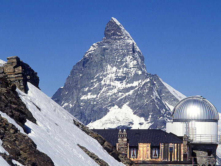ZERMATT: Die grandiose Aussicht auf das Matterhorn lockt Jahr für Jahr Tausende in Europas höchstgelegenes Skigebiet. Das atemberaubende Panorama lassen sich auch Stars wie Madonna nicht entgehen.