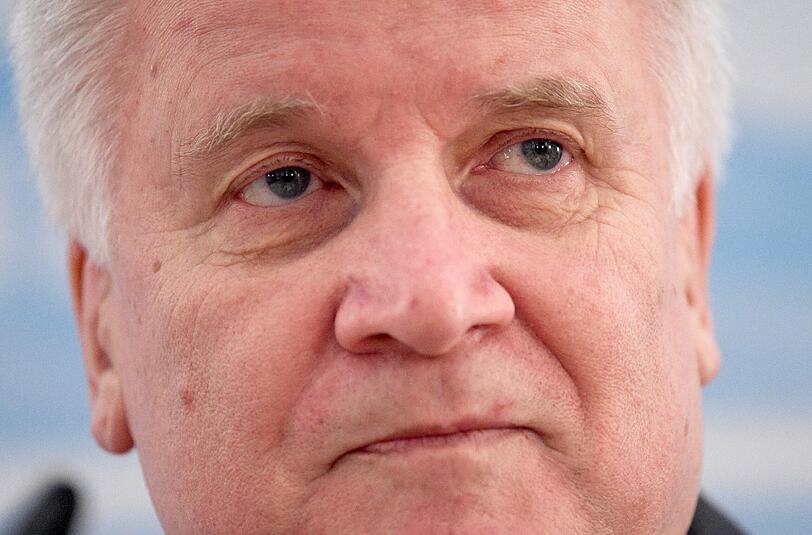 Horst Seehofer rechnet nicht damit, dass die Flüchtlingszahlen allein mit internationalen Maßnahmen und Beschlüssen deutlich gesenkt werden können.