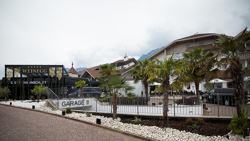 Die deutsche Nationalmannschaft bereitet sich in Eppan (Südtirol) auf die kommende WM vor. Klicken Sie sich in der Bilderstrecke durch Fotos vom Hotel- und Trainingsgelände.