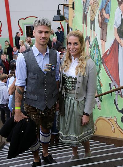 Klicken Sie sich durch die besten Bilder zum Oktoberfestbesuch der Sechzger.