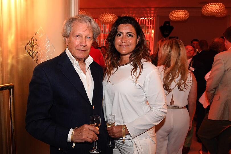Bernd Herzsprung mit seiner Freundin Özlem Schäfer