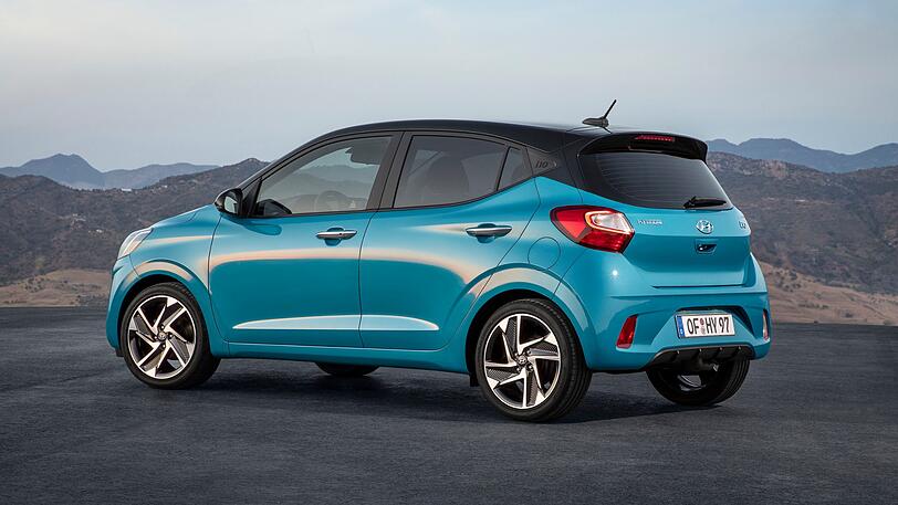 Das etwas niedrigere Dach des i10 wölbt sich elegant nach hinten.