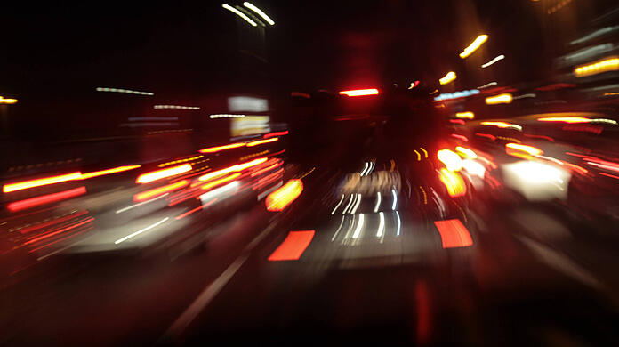 Die beiden Autos rasten mit deutlich mehr als den in diesem Bereich erlaubten 60 km/h durch den Innsbrucker-Ring-Tunnel. (Symbolbild)