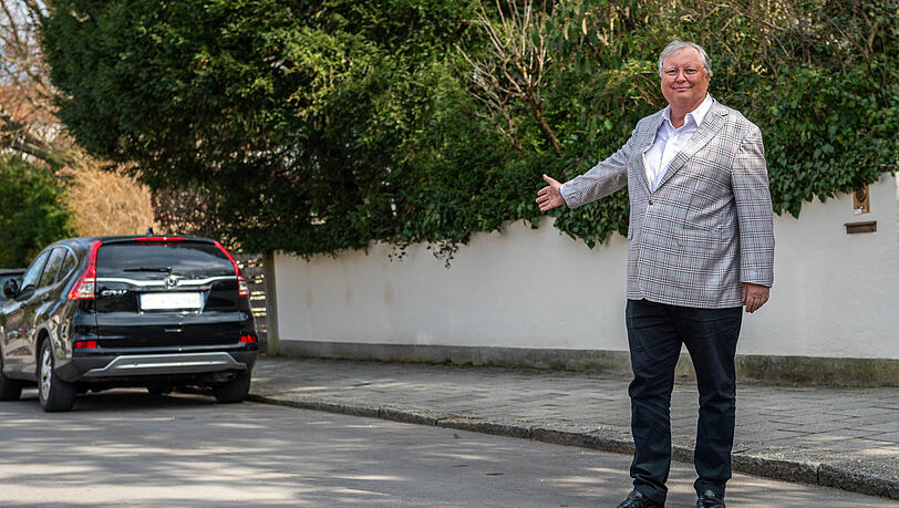 Hier hätte doch noch ein Auto Platz? Stephan Heller ist überzeugt: In Bogenhausen muss die Stadt kein Parklizenzgebiet einführen, es gebe immer freie Stellplätze. Hier hätte doch noch ein Auto Platz? Stephan Heller ist überzeugt: In Bogenhausen muss die Stadt kein Parklizenzgebiet einführen, es gebe immer freie Stellplätze.