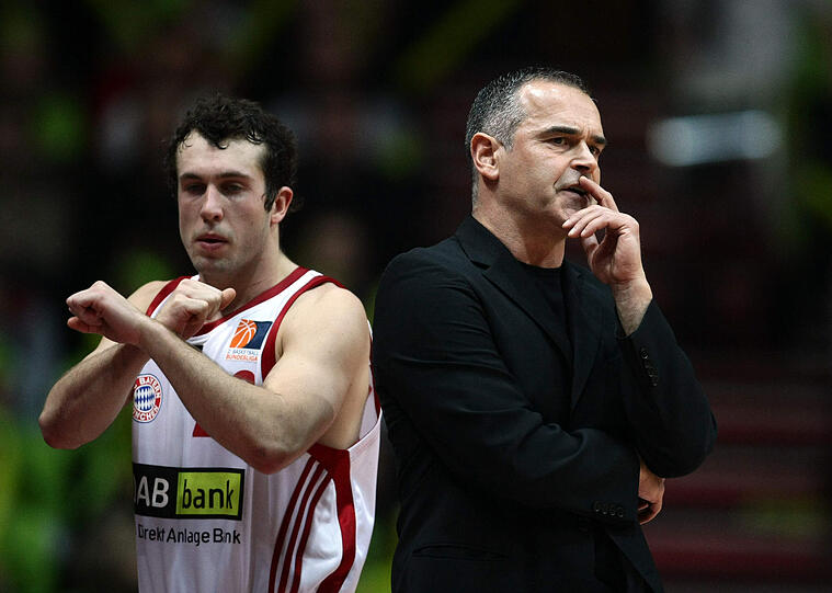 Spielen sie in der kommenden Saison in der Rudi-Sedlmayer-Halle? Bastian Doreth und Trainer Dirk Bauermann.