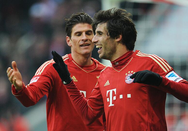 JAVI MARTÍNEZ NOTE 2
Muy bien! Im 20. Liga-Spiel der zweite Treffer, diesmal mit seiner stärksten Waffe, dem Kopfball. Sonst Abräumer als spanisches Kopfballpendel, diesmal Vollstrecker zum 2:0. Durfte nach 53 Minuten raus &ndash; Schonung für Dortmund.