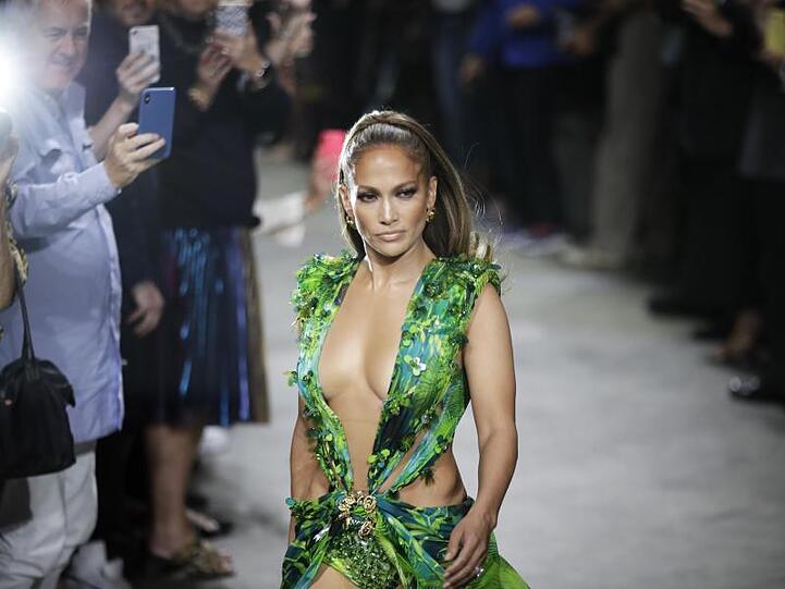 Jennifer Lopez bei der Show von Versace auf der Modewoche in Mailand.