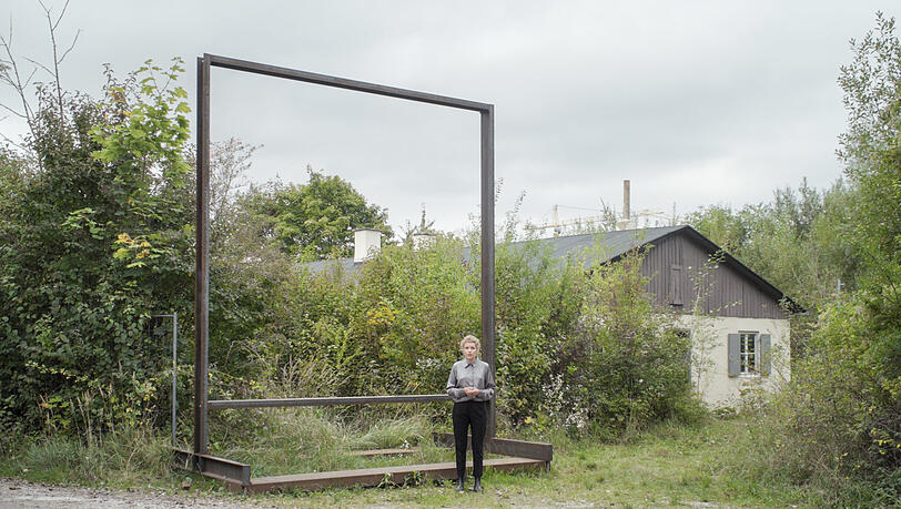 Markierung und Dokumentation an wichtigen Orten: Bild aus Franz Wanners Video &bdquo;Mind the Memory Gap&ldquo; (2022).