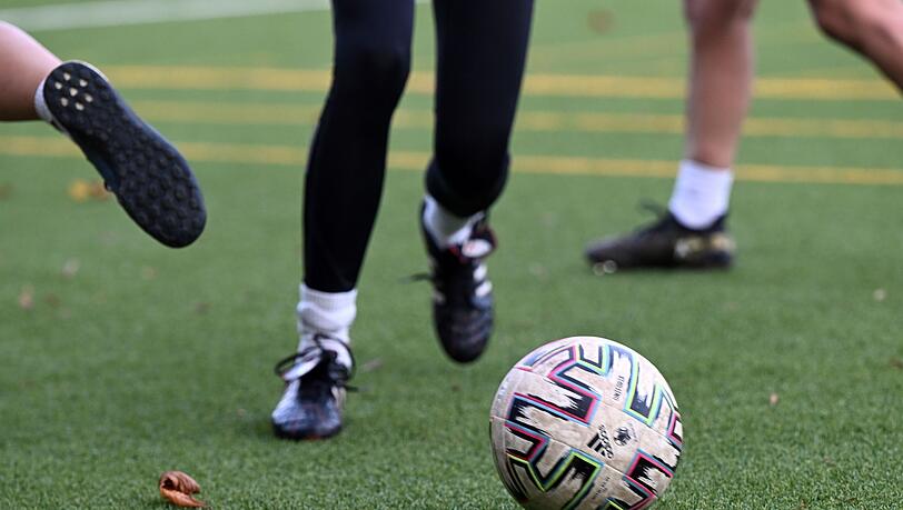 Kinderfußball ärgert Nachbarin - Polizei rückt an