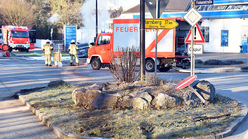 Die Bilder vom spektakulären BMW-Unfall in Gräfelfing.
