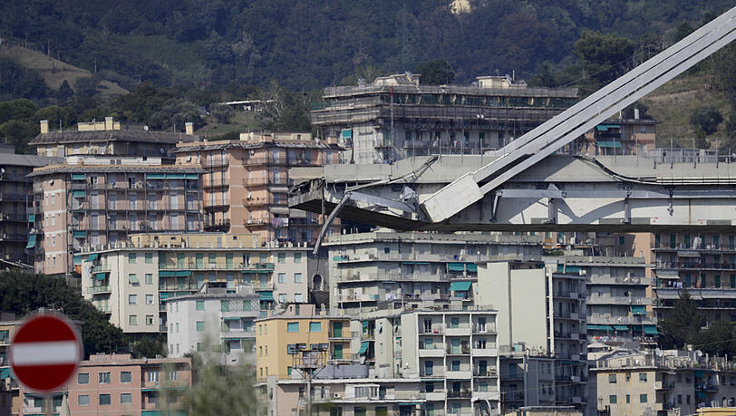 Der Einsturz der Autobahnbrücke in Genua wurde möglicherweise durch den Riss eines Tragseils verursacht. Der Einsturz der Autobahnbrücke in Genua wurde möglicherweise durch den Riss eines Tragseils verursacht.
