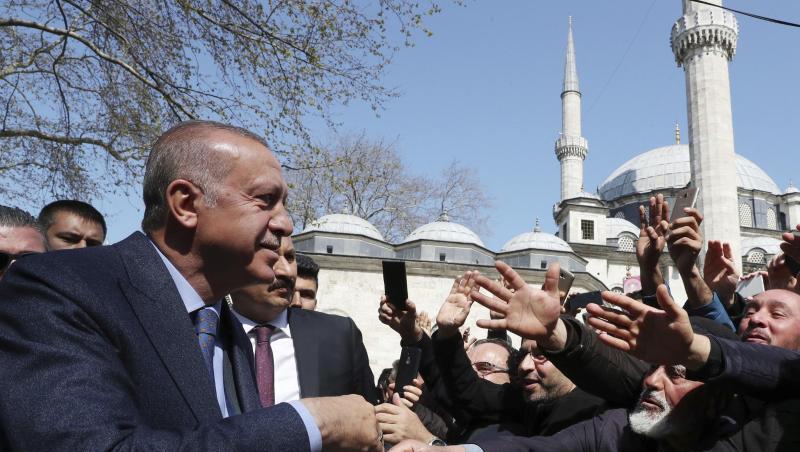 Der türkische Präsident Recep Tayyip Erdogan spricht in Istanbul mit Anhängern. Der türkische Präsident Recep Tayyip Erdogan spricht in Istanbul mit Anhängern.