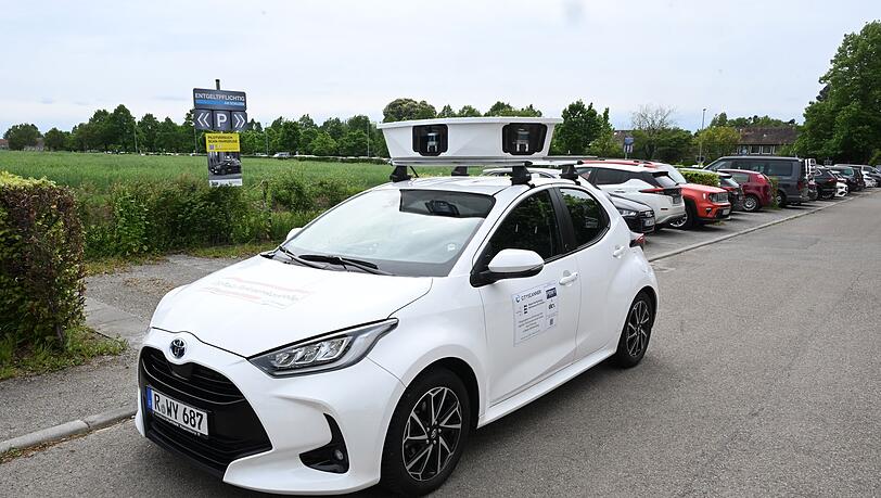 Heidelberg setzt als eine der ersten Kommune bundesweit auf ein Scan-Auto im Kampf gegen Parksünder - hier ein Scan-Fahrzeug bei einem Modellversuch auf dem Parkplatz der Universität Hohenheim bei Stuttgart. (Archivbild) Heidelberg setzt als eine der ersten Kommune bundesweit auf ein Scan-Auto im Kampf gegen Parksünder - hier ein Scan-Fahrzeug bei einem Modellversuch auf dem Parkplatz der Universität Hohenheim bei Stuttgart. (Archivbild)
