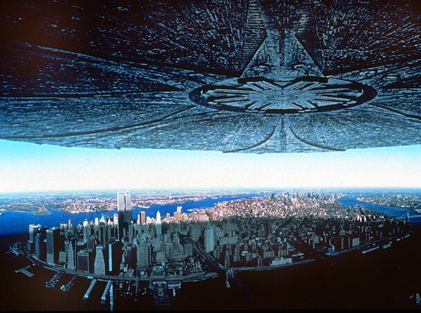 Ein gigantisches Ufo bedroht New York , die Aliens wollen die Menschen vernichten. Filmszene aus Roland Emmerichs "Independence Day". Ein gigantisches Ufo bedroht New York , die Aliens wollen die Menschen vernichten. Filmszene aus Roland Emmerichs "Independence Day".