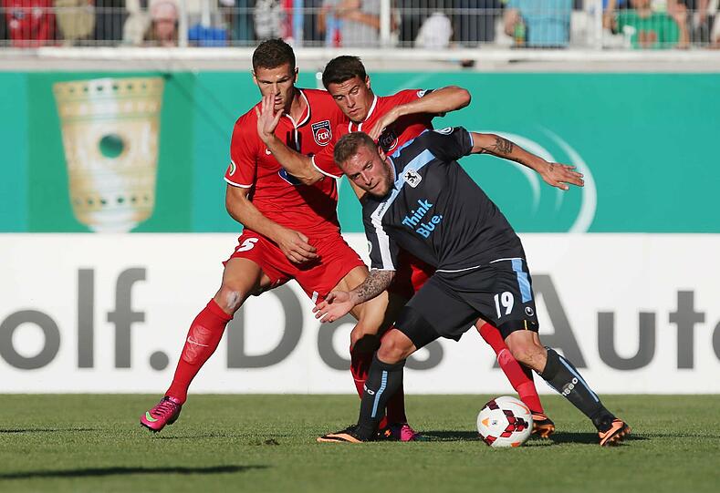 DANIEL ADLUNG: NOTE 3.
Fleißigster Löwe. Leitete mehrere brauchbare Angriffe ein, seinen Aktionen fehlt aber ein wenig das Tempo. Hätte das 2:0 machen müssen, traf aber nur den Pfosten.
