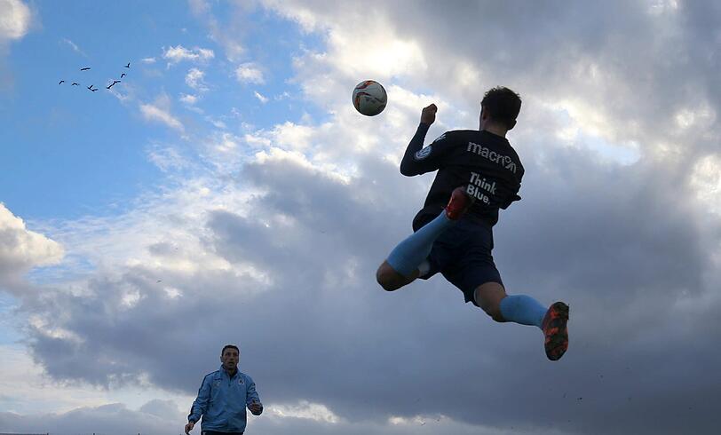 Vormittagstraining im Regen, Ankunft von Oberlöwe Peter Cassalette, kräfteraubender Zirkel am Nachmittag: Sehen Sie hier die Bilder vom dritten Tag des TSV 1860 in Estepona.