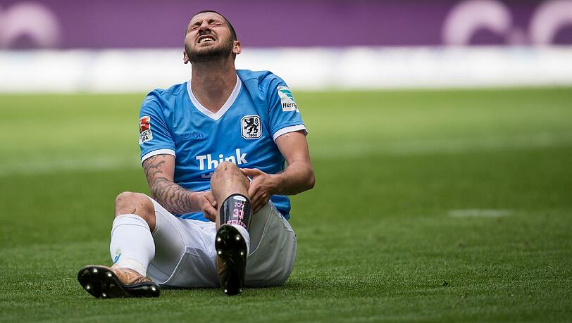 Verletzte sich beim 1:0-Sieg gegen Braunschweig am Knie: 1860-Stürmer Sascha Mölders. Verletzte sich beim 1:0-Sieg gegen Braunschweig am Knie: 1860-Stürmer Sascha Mölders.
