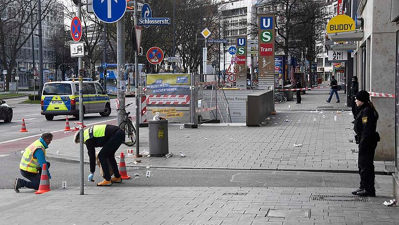 Der Aufruf richtet sich auch an Verkehrsteilnehmer, die zu dieser Zeit am Tatort vorbeigefahren sind und möglicherweise (Dashcam-)Aufnahmen gemacht haben.