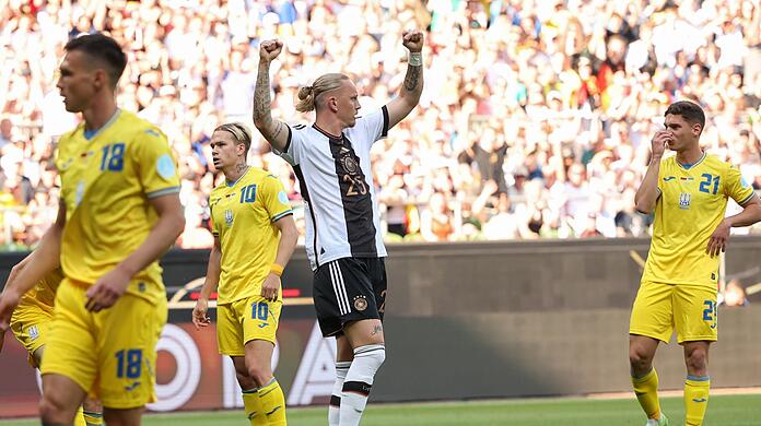 Marius Wolf jubelt nach seinem Führungstreffer für die DFB-Elf.