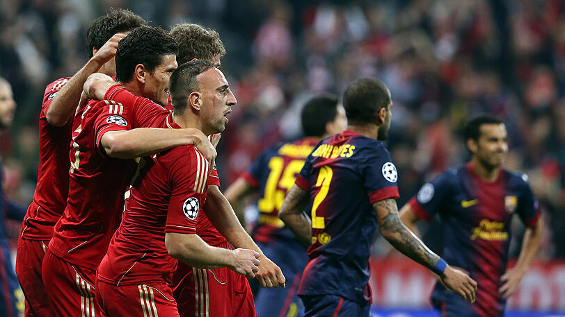 Jubel beim FC Bayern: Die Münchner gewinnen im Hinspiel des Champions-League-Halbfinals mit 4:0 gegen den FC Barcelona. Das Spiel ist auf den Tag genau fünf Jahre her. Klicken Sie sich durch die Bilder.